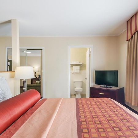 Rodeway Inn Weedsport Exteriér fotografie