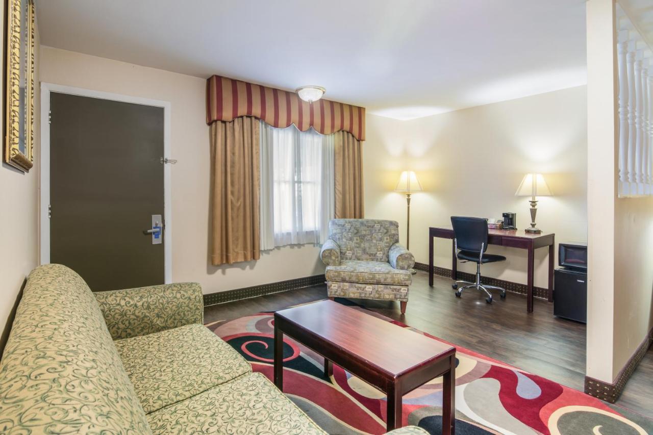 Rodeway Inn Weedsport Exteriér fotografie