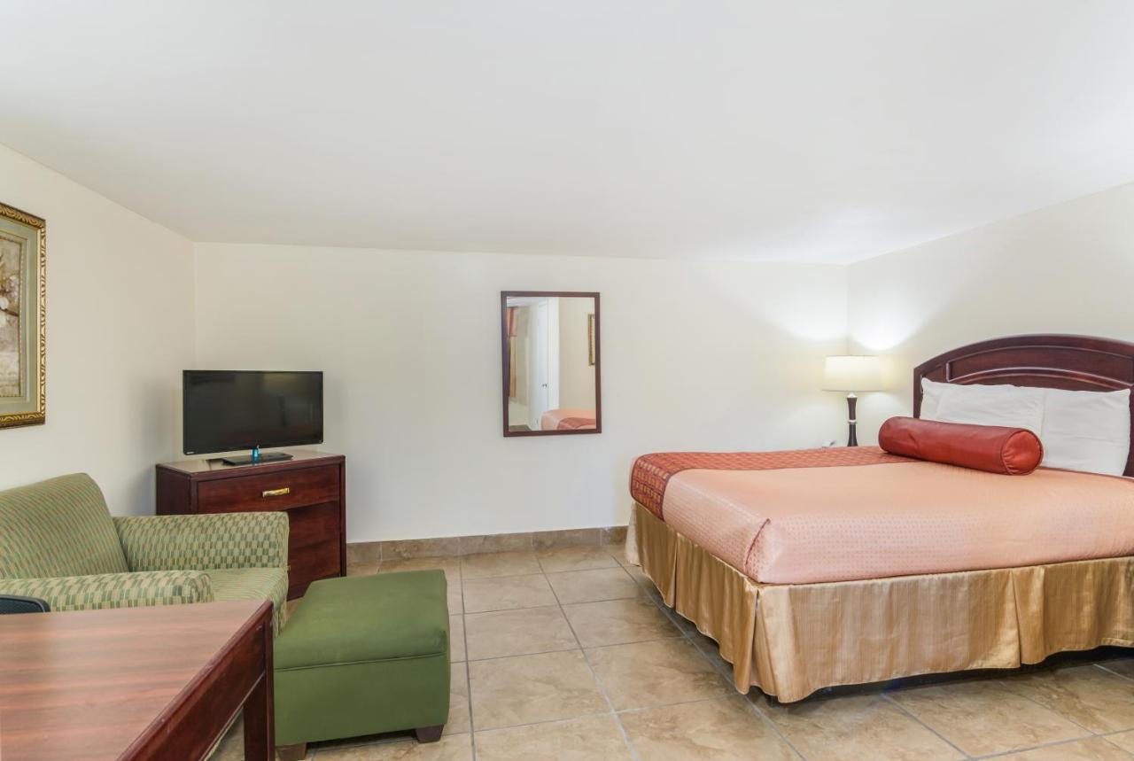 Rodeway Inn Weedsport Exteriér fotografie