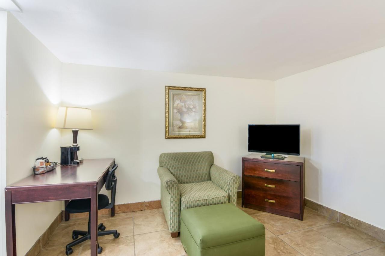 Rodeway Inn Weedsport Exteriér fotografie