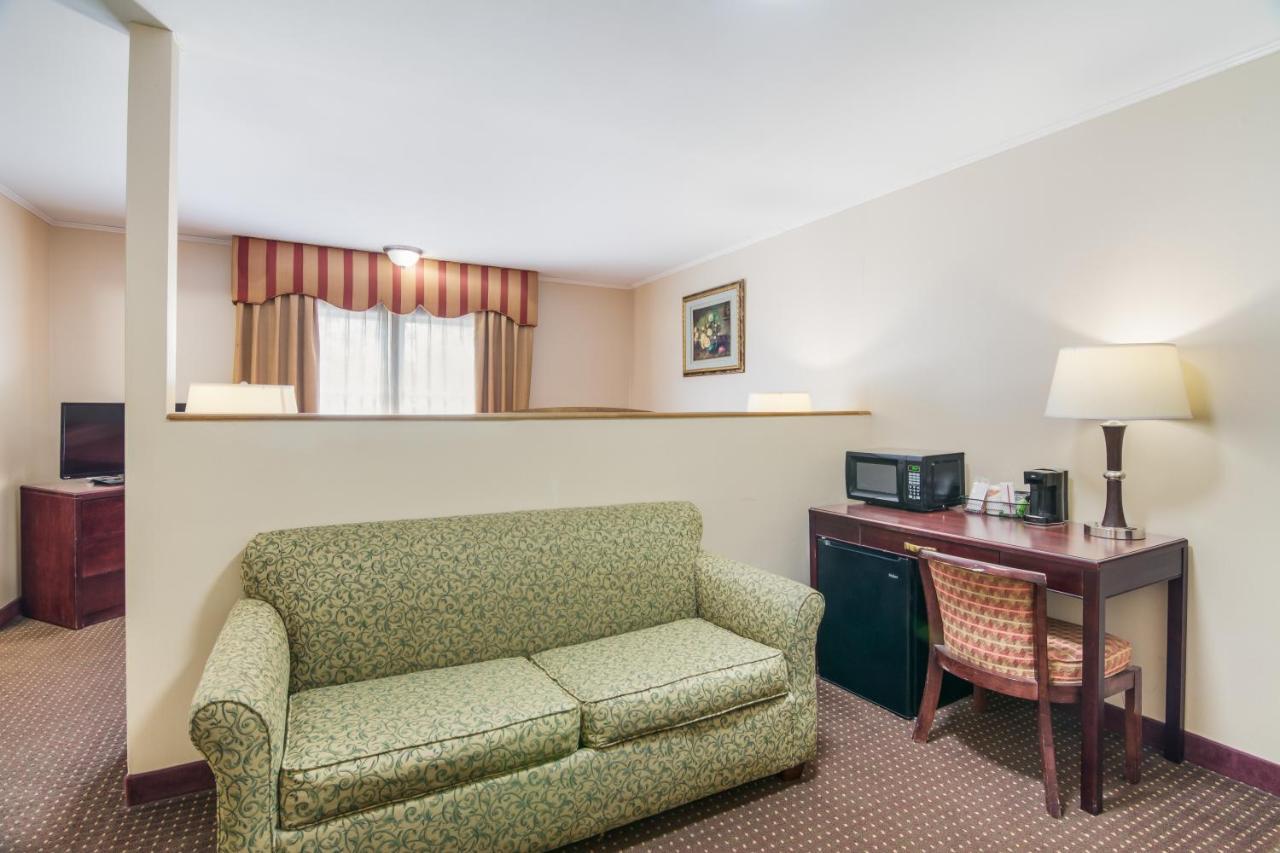 Rodeway Inn Weedsport Exteriér fotografie