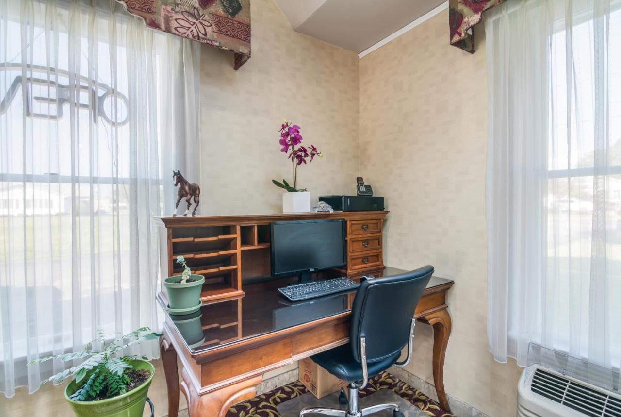 Rodeway Inn Weedsport Exteriér fotografie