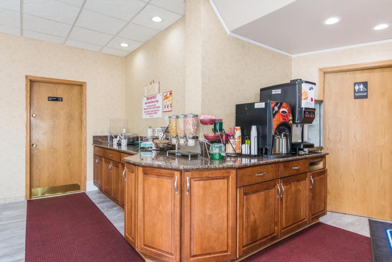 Rodeway Inn Weedsport Exteriér fotografie