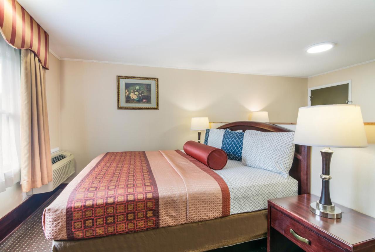 Rodeway Inn Weedsport Exteriér fotografie