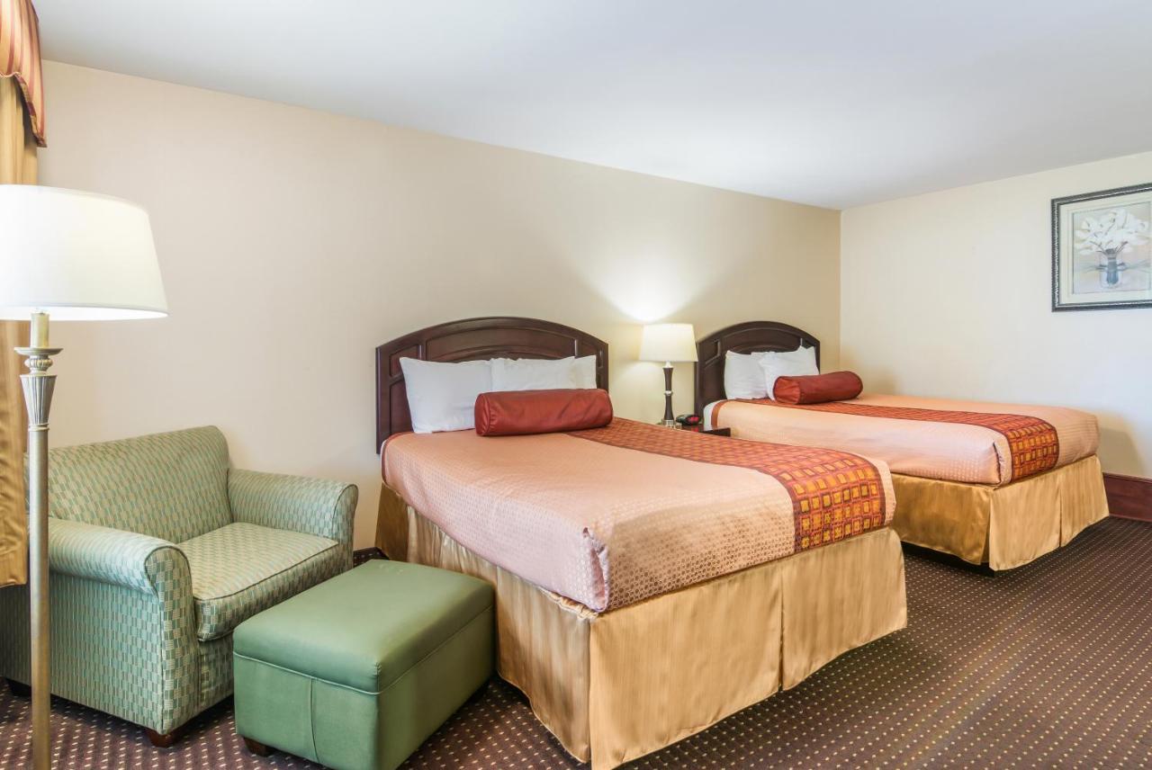 Rodeway Inn Weedsport Exteriér fotografie