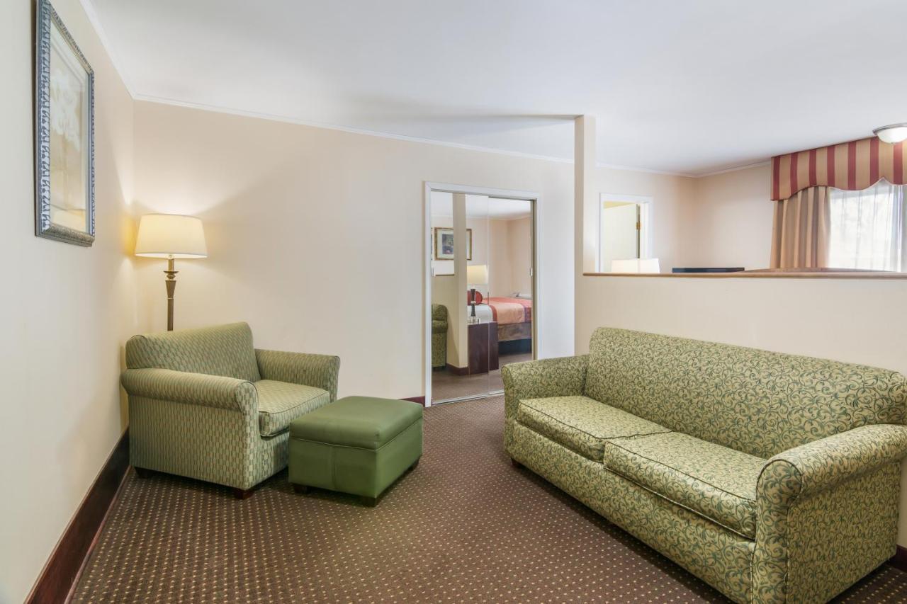 Rodeway Inn Weedsport Exteriér fotografie