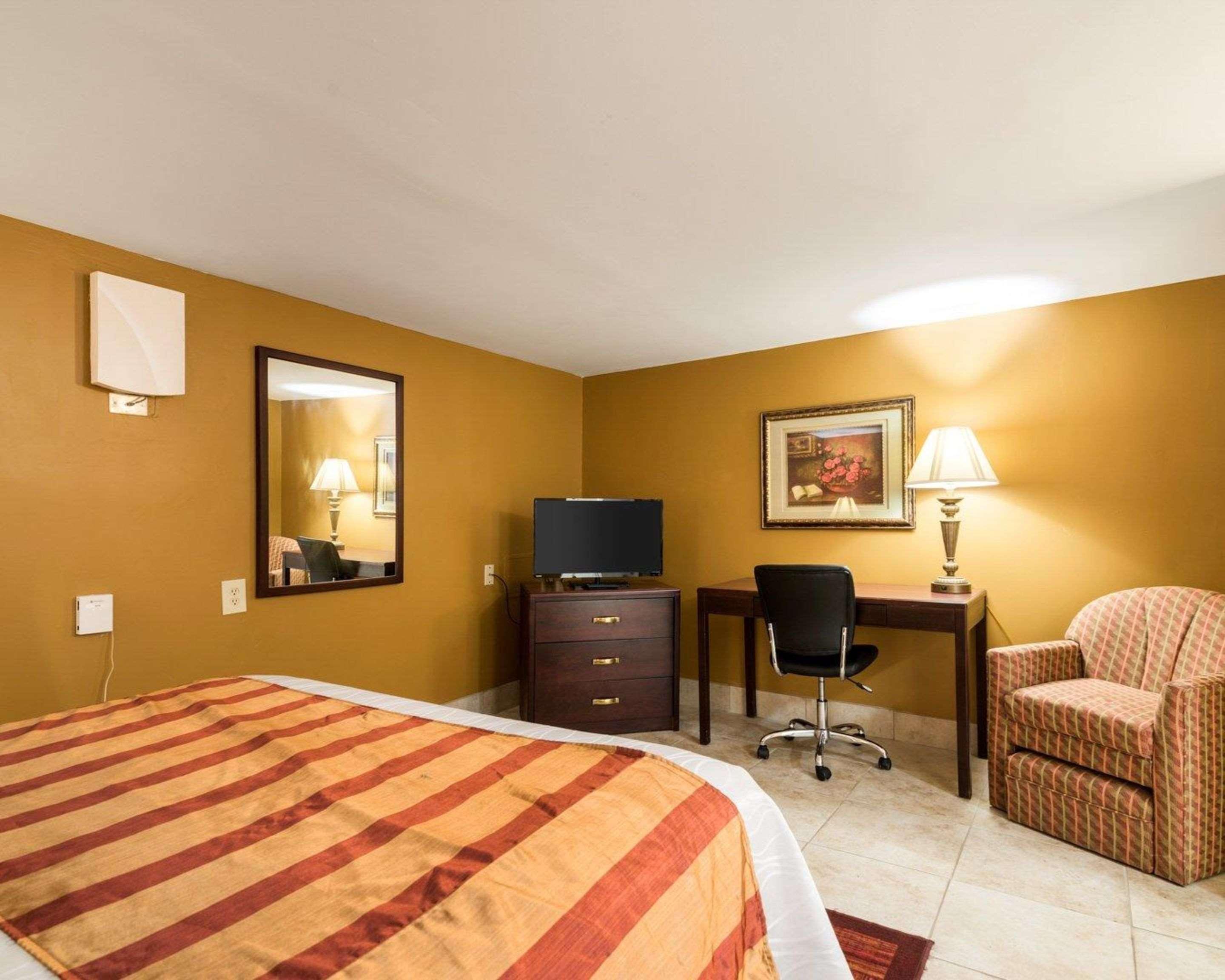 Rodeway Inn Weedsport Exteriér fotografie