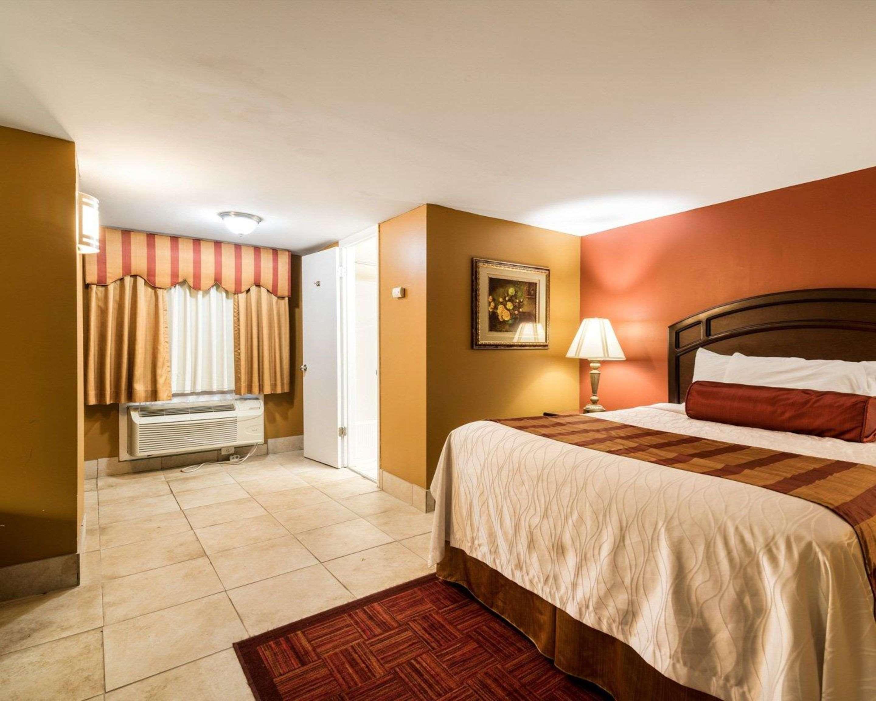Rodeway Inn Weedsport Exteriér fotografie