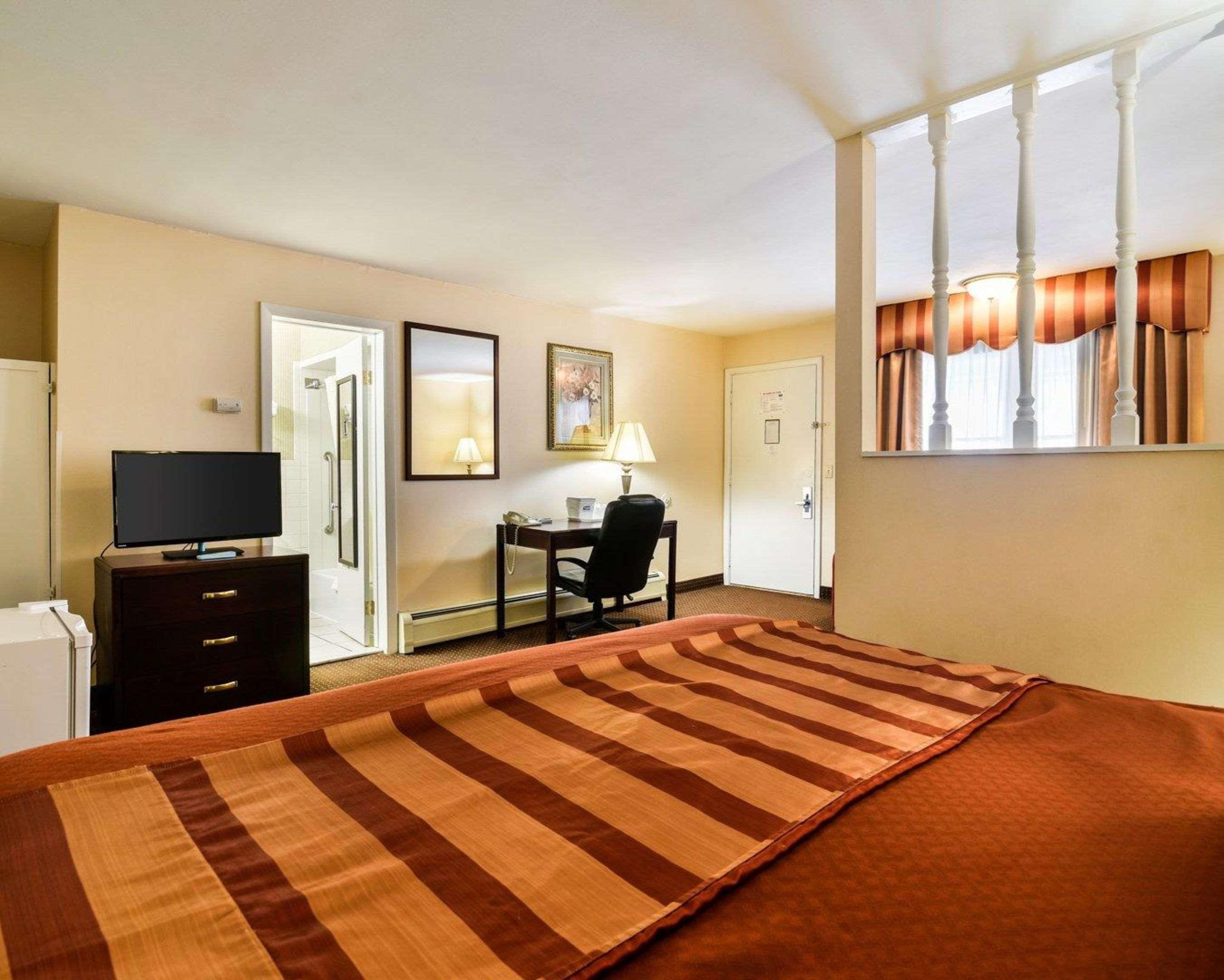 Rodeway Inn Weedsport Exteriér fotografie
