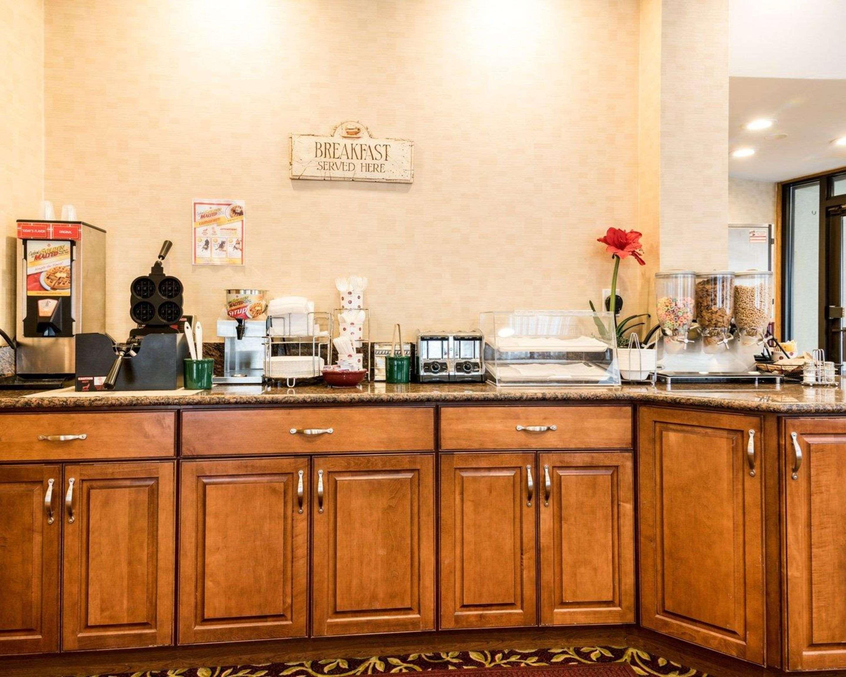 Rodeway Inn Weedsport Exteriér fotografie