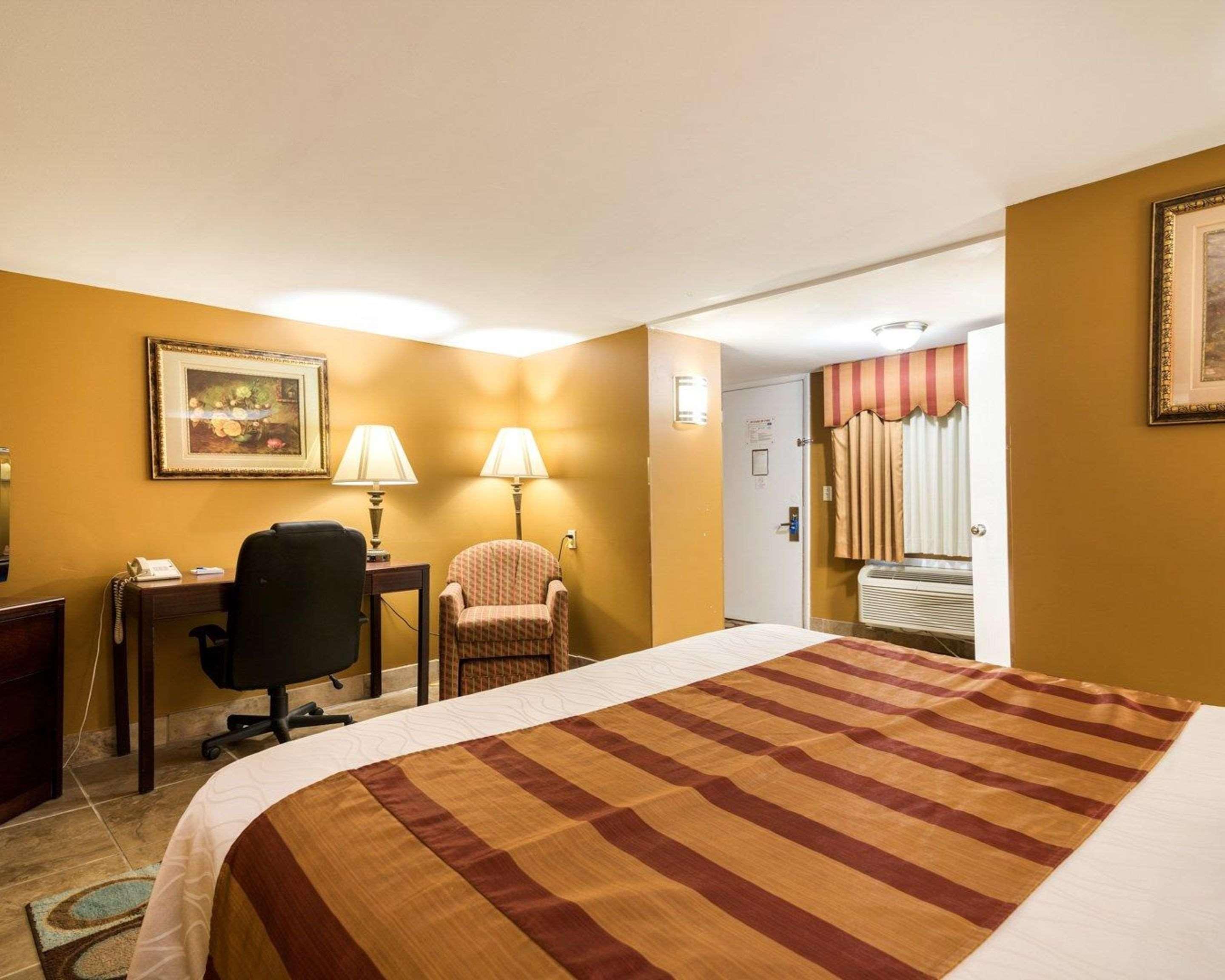 Rodeway Inn Weedsport Exteriér fotografie
