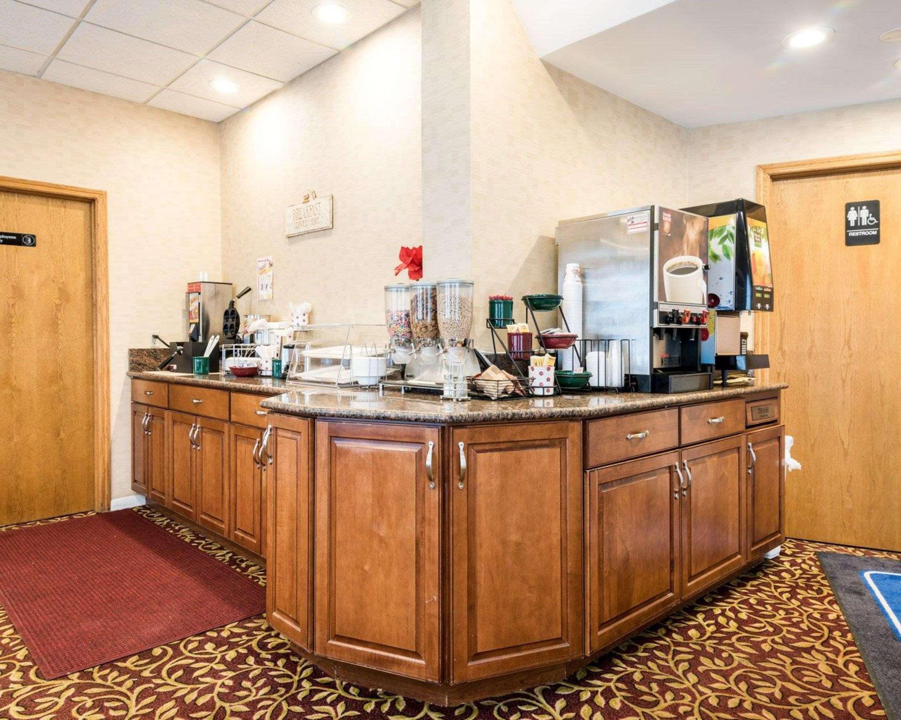 Rodeway Inn Weedsport Exteriér fotografie