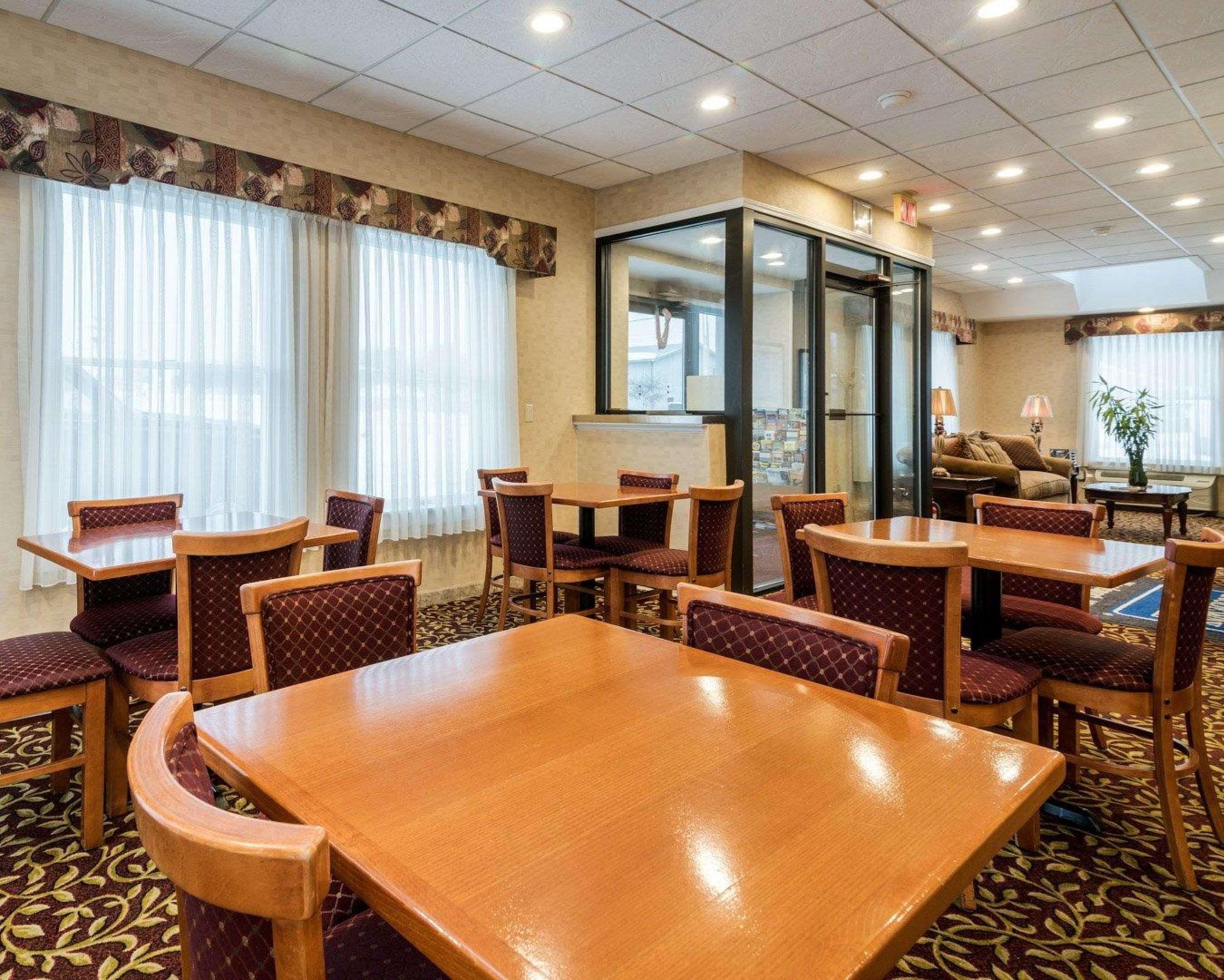 Rodeway Inn Weedsport Exteriér fotografie